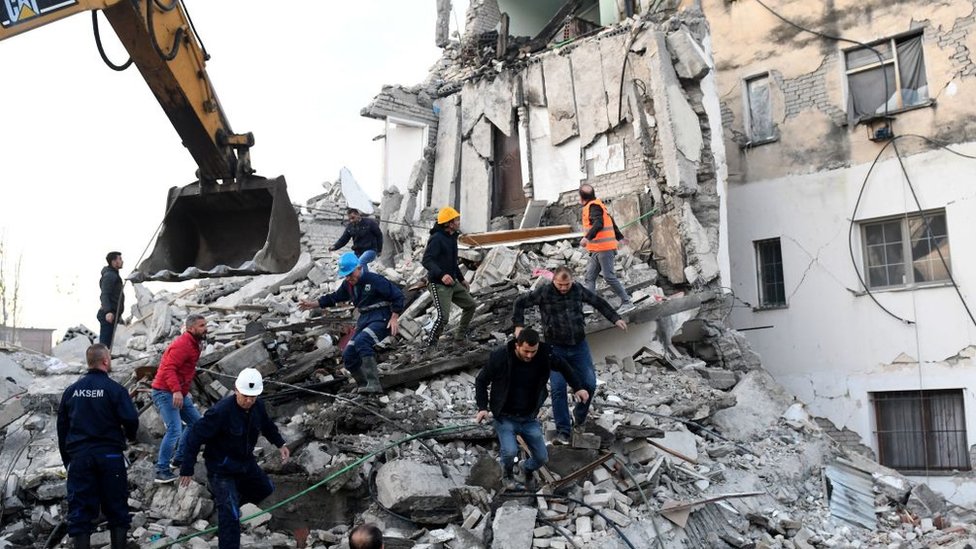Un fuerte terremoto sacudió este martes a Albanaia causando la muerte de al menos 18 personas. GETTY IMAGES