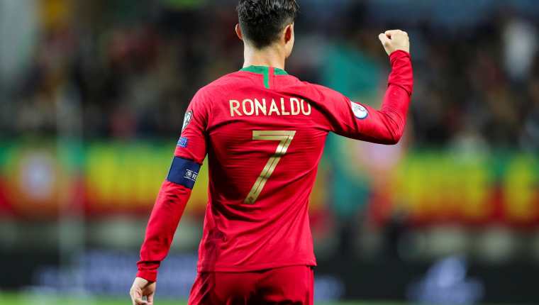 Cristiano Ronaldo es uno de los grandes referentes del futbol mundial. (Foto Prensa Libre: EFE)