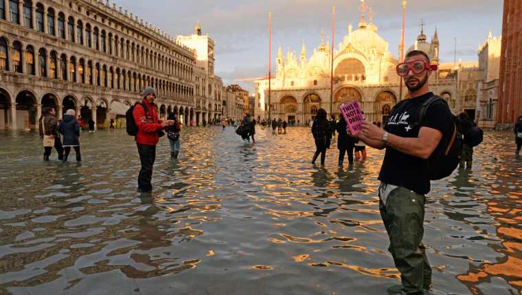 Hay otras dos ciudades en riesgo por el aumento del agua en Venecia. (Foto Prensa Libre EFE)