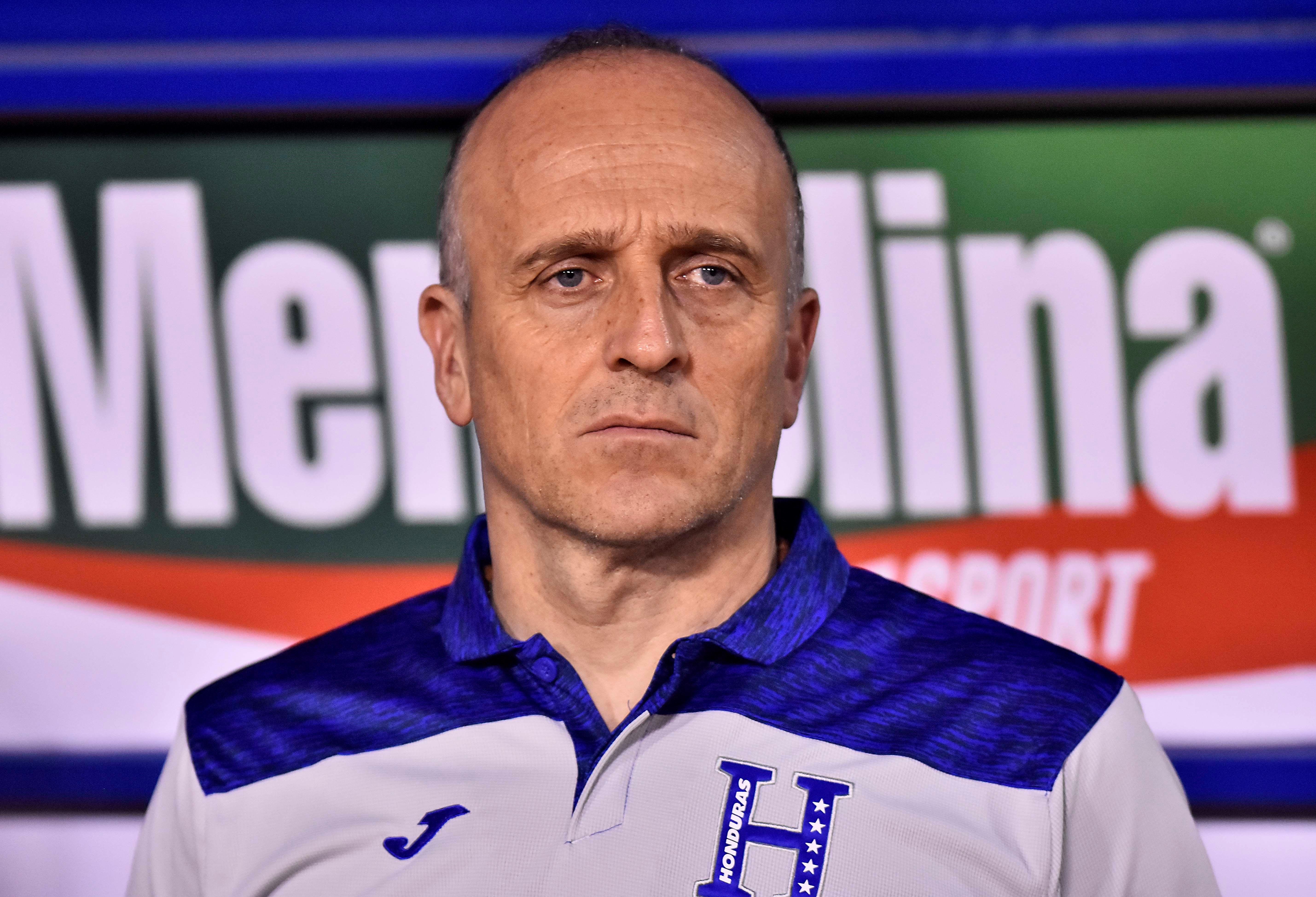 El uruguayo Fabián Coito, director técnico de la selección de Honduras convocó a varios llegionarios para el amistoso contra Guatemala. Foto: EFE.