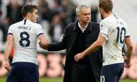 London (United Kingdom), 23/11/2019.- Head coach Jose Mourinho (C) of Tottenham Hotspur, Harry Winks (L) and Harry Kane (R) of Tottenham Hotspur react after the English Premier League soccer match between West Ham United and Tottenham Hotspur in London, Britain, 23 November 2019. (Reino Unido, Londres) EFE/EPA/WILL OLIVER EDITORIAL USE ONLY. No use with unauthorized audio, video, data, fixture lists, club/league logos or 'live' services. Online in-match use limited to 120 images, no video emulation. No use in betting, games or single club/league/player publications