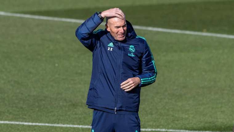 El técnico francés del Real Madrid, Zinedine Zidane. (Foto Prensa Libre: EFE)