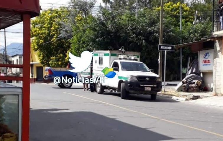 Bomberos Municipales Departamentales trasladaron al hombre lesionado al Hospital Roosevelt. (Foto tomada de Noticias Villa Hermosa)