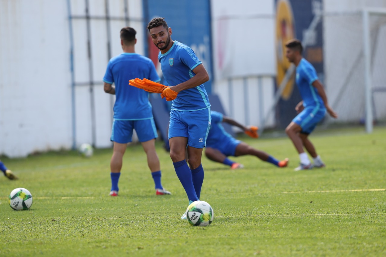 Danilo Guerra, durante el entrenamiento de la Selección Nacional en el CAR. (Foto Prensa Libre: Francisco Sánchez)