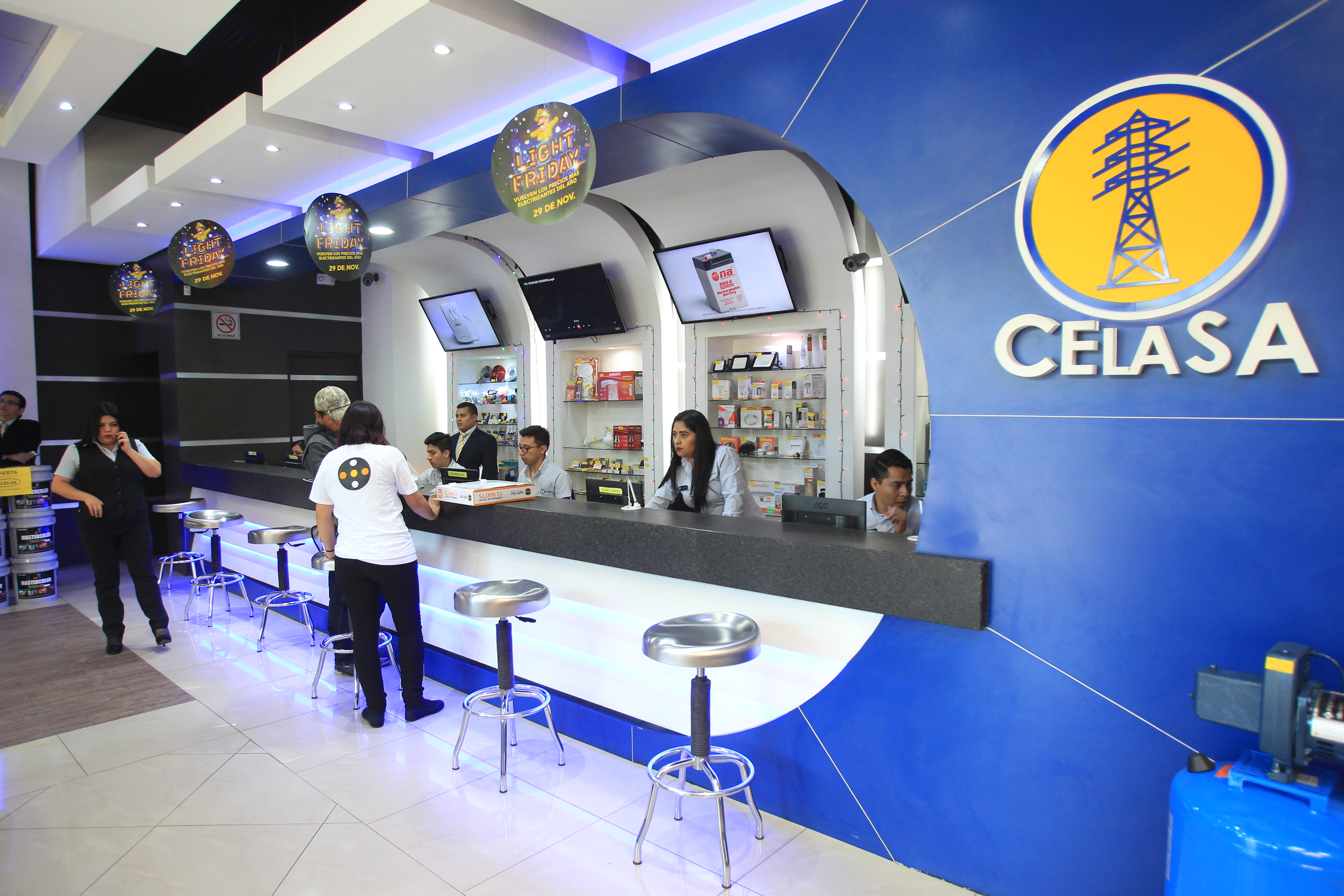 Hoy Celasa tiene ofertas especiales para sus clientes por el Light Friday. (Foto: Prensa Libre: Norvin Mendoza)