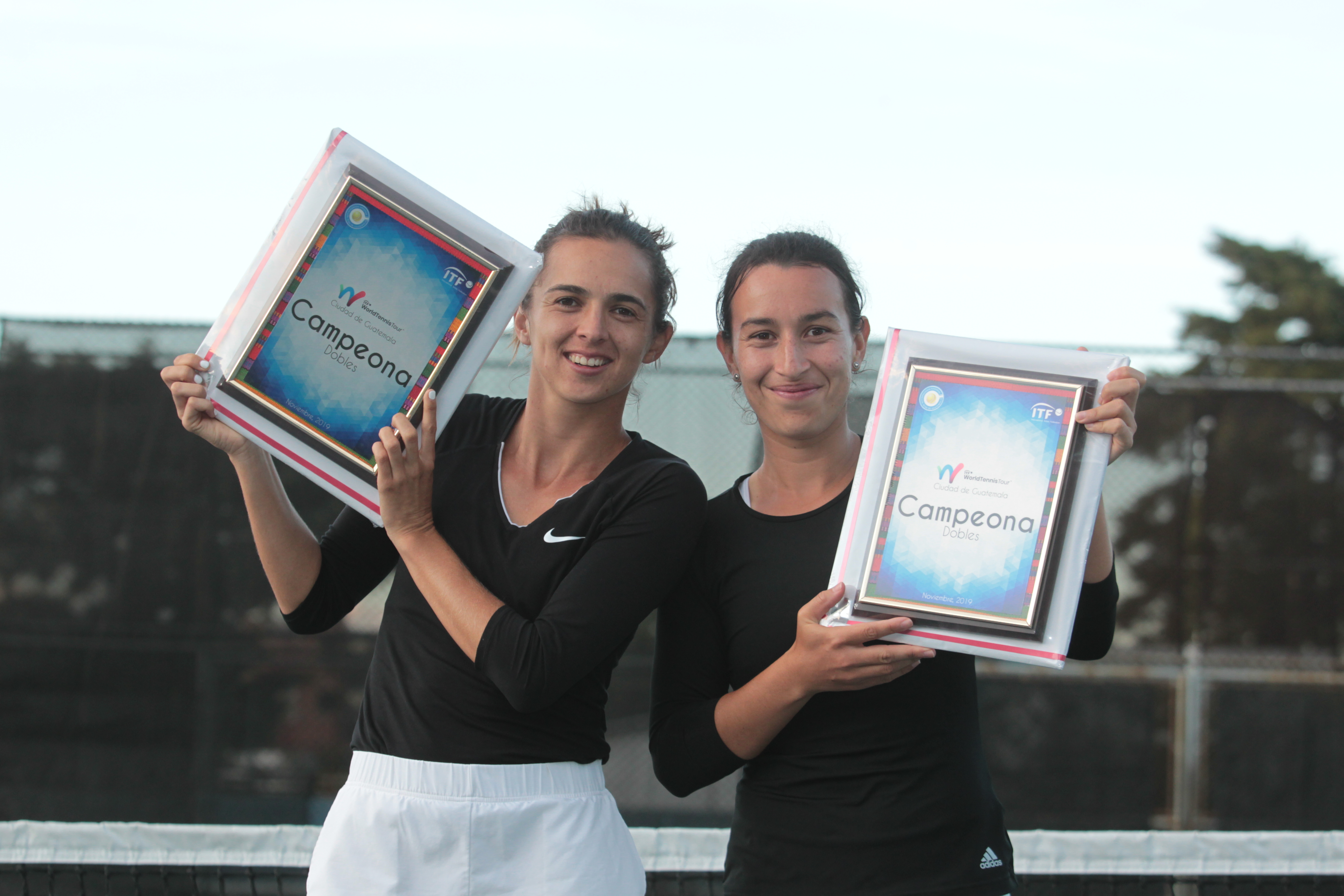 Andrea y Melissa se consagraron en el certamen internacional. (Foto Prensa Libre: Norvin Mendoza)