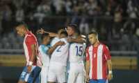 Los jugadores de la Selección de Guatemala festejan el gol de Carlos Gallardo contra Puerto Rico. (Foto Prensa Libre: Norvin Mendoza).