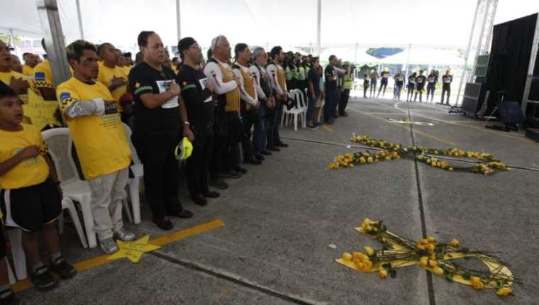 Luego de marcha recuerda a víctimas de hechos de tránsito en Guatemala. (Foto Prensa Libre: Noé Medina).