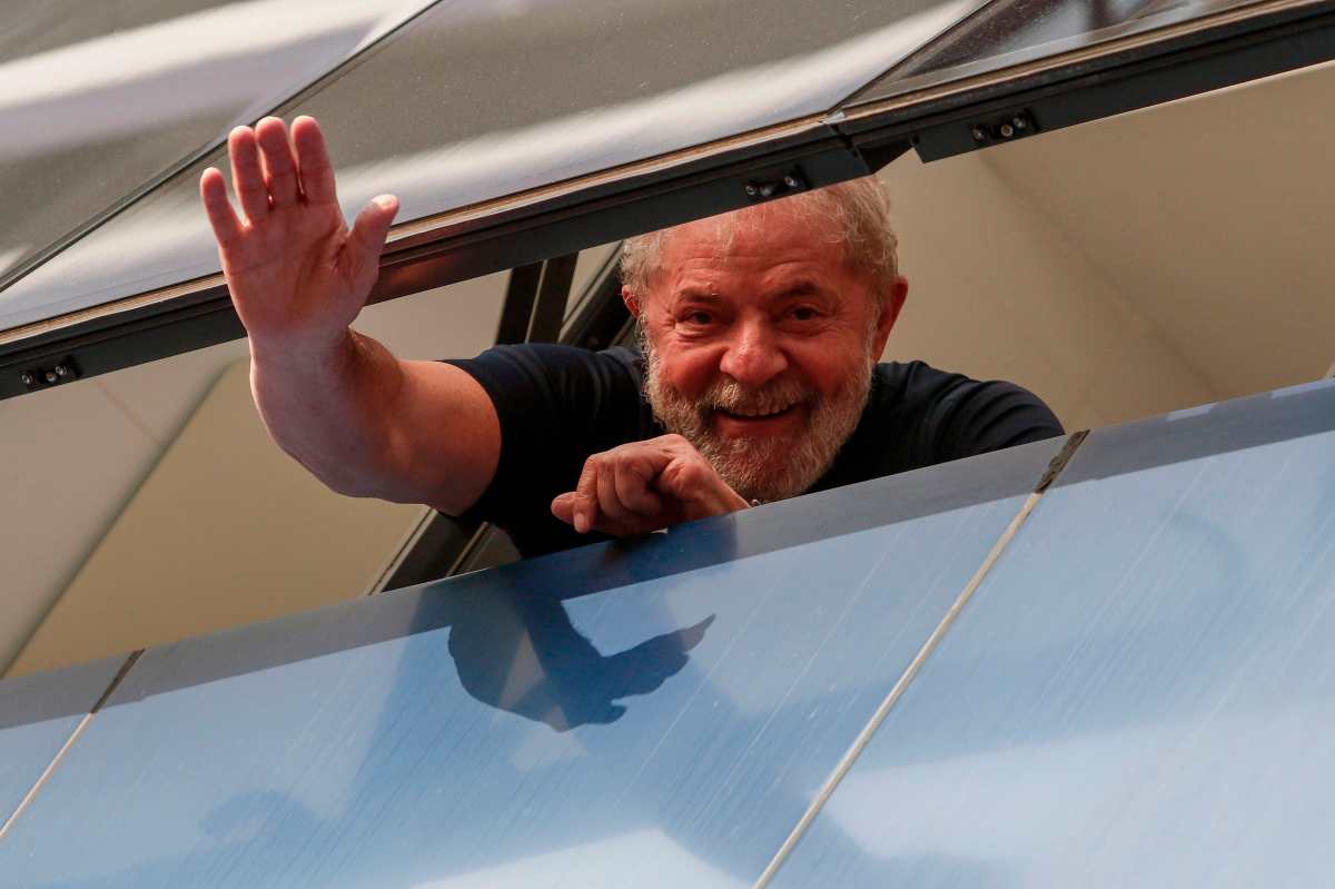 Corte suprema de Brasil cambia normas de encarcelamiento y deja a Lula al borde de la libertad