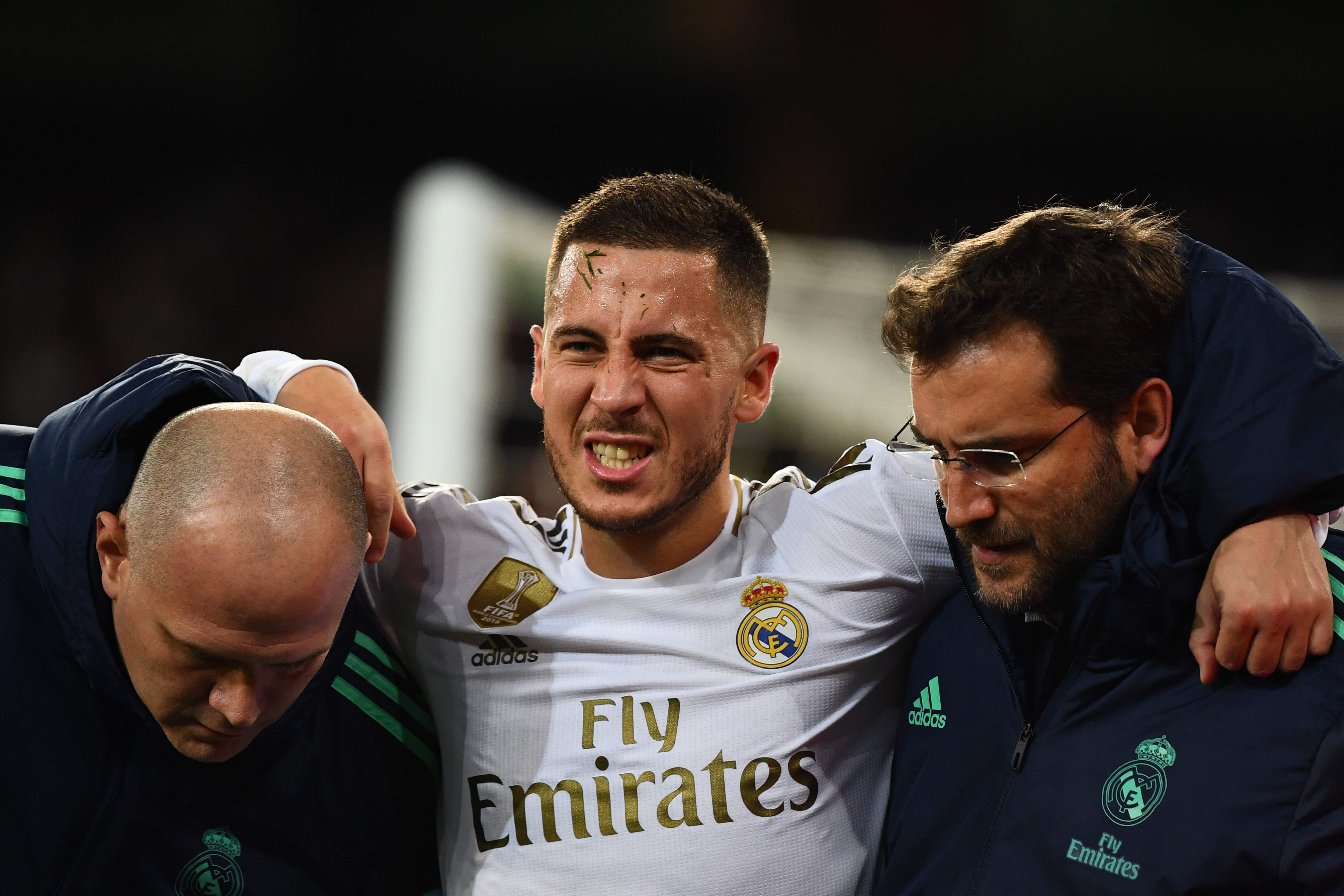 Hazard no terminó el juego de Champions contra el PSG por una lesión. (Foto Prensa Libre: AFP)