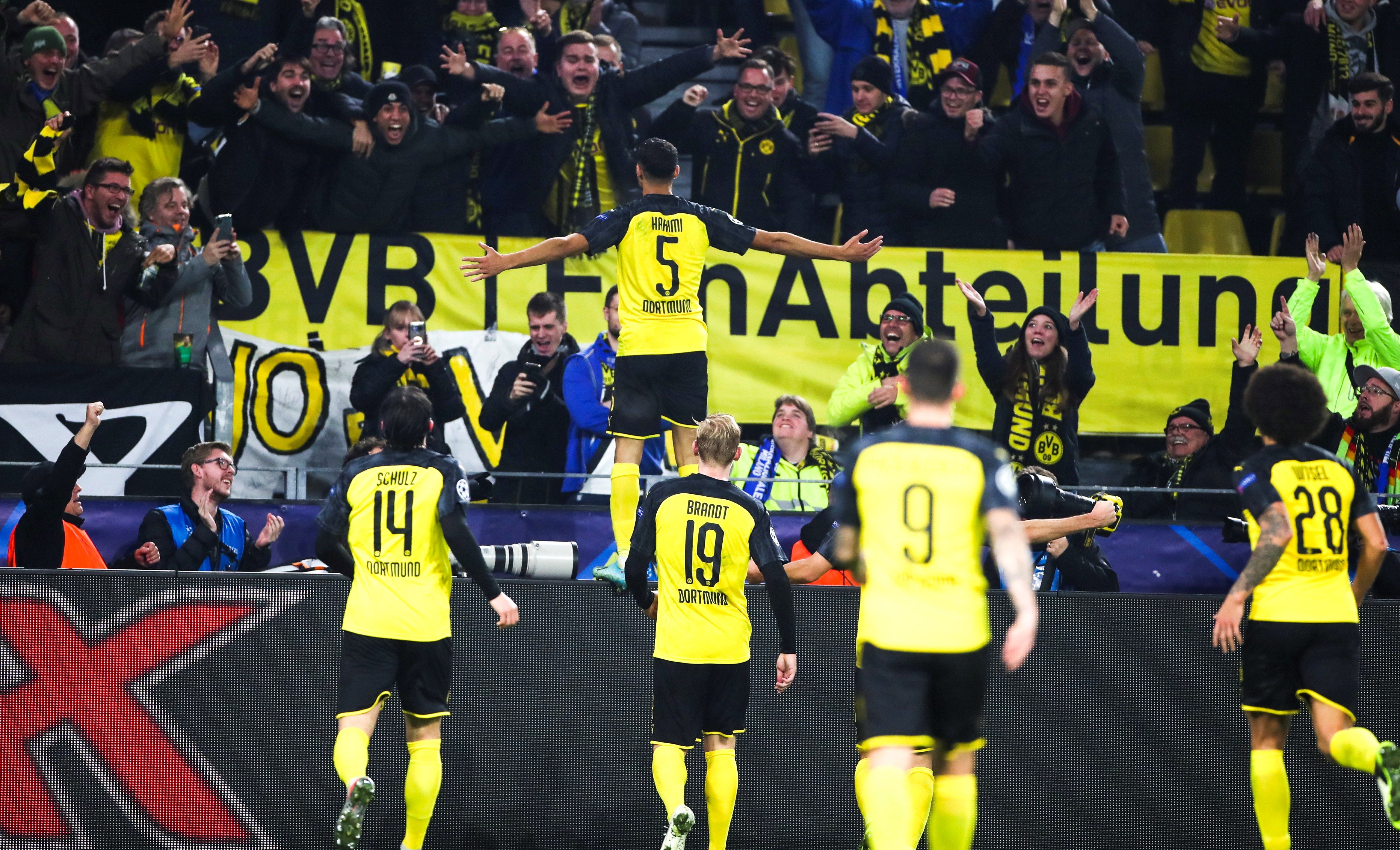 Así festejaron los jugadores del Borussia Dortmund la remontada. (Foto Prensa Libre: EFE)