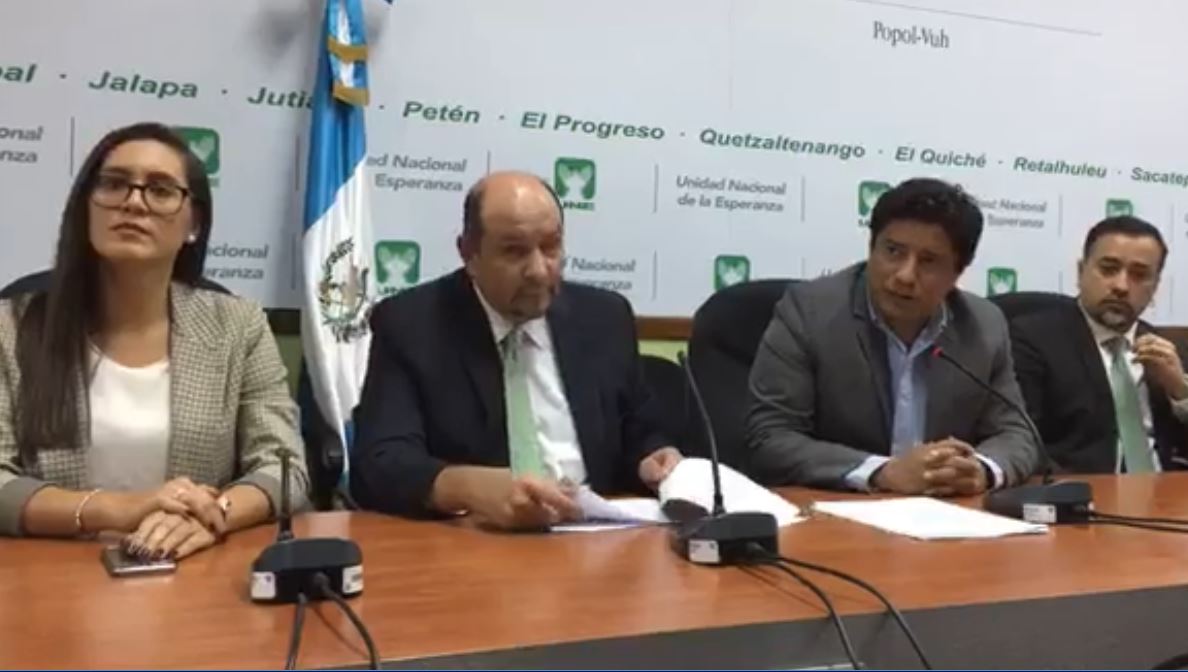 Conferencia de miembros de la bancada UNE. (Foto Prensa Libre:  Bloque UNE).