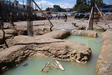 Obras de infraestructura pública quedarán inconclusas este año. (Foto Prensa Libre: Hemeroteca PL)