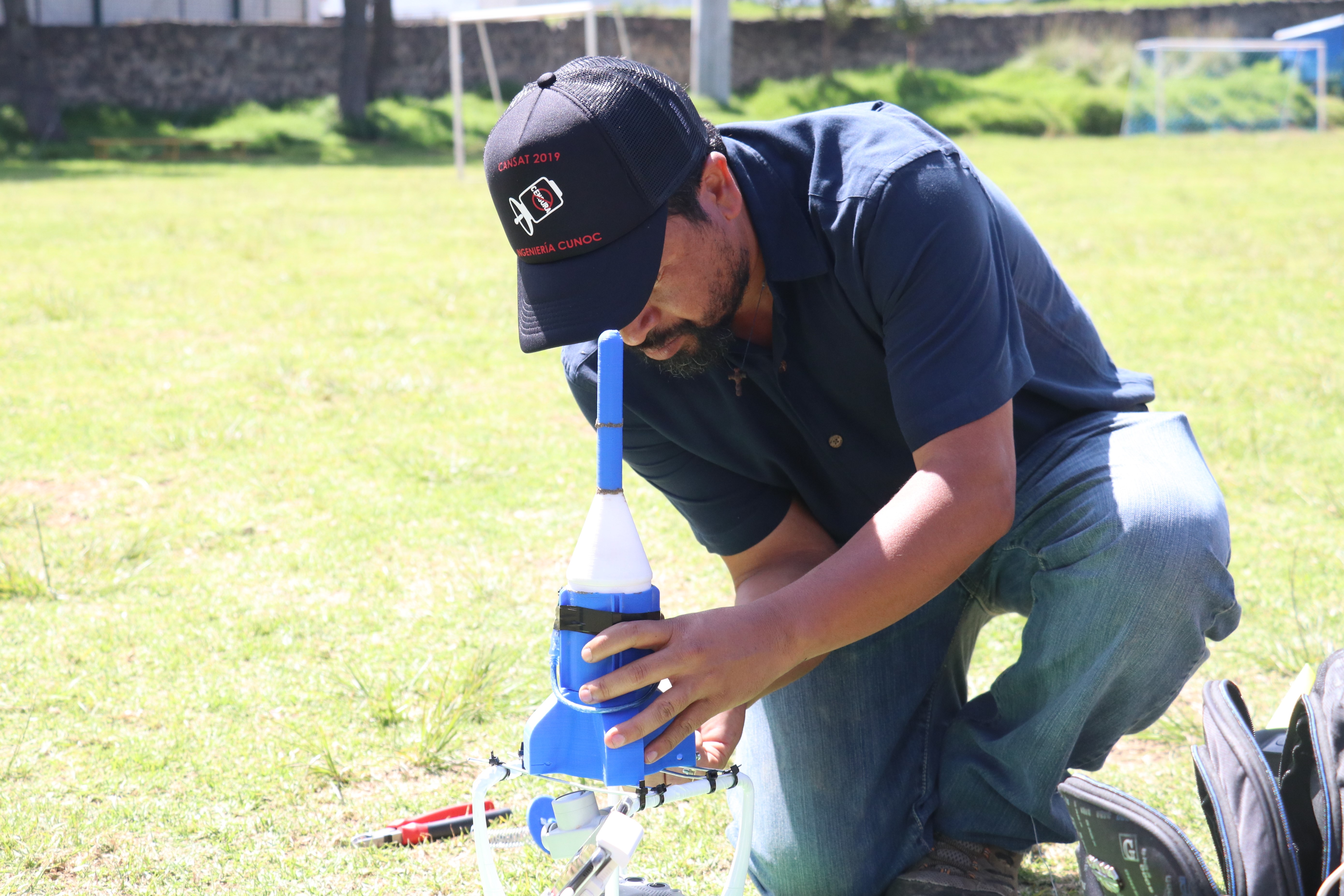 Los satélites se instalaron sobre un drone que fue el que los elevó para comenzar a medir los datos requeridos. (Foto Prensa Libre: Raúl Juárez)
