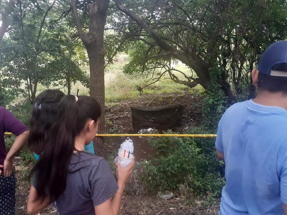 El cuerpo de Sandra Elizabeth Ruiz Marchorro, de 23 años, fue localizado en el kilómetro 147 de la ruta Interamericana, Asunción Mita, Jutiapa. (Foto Prensa Libre: Cortesía)