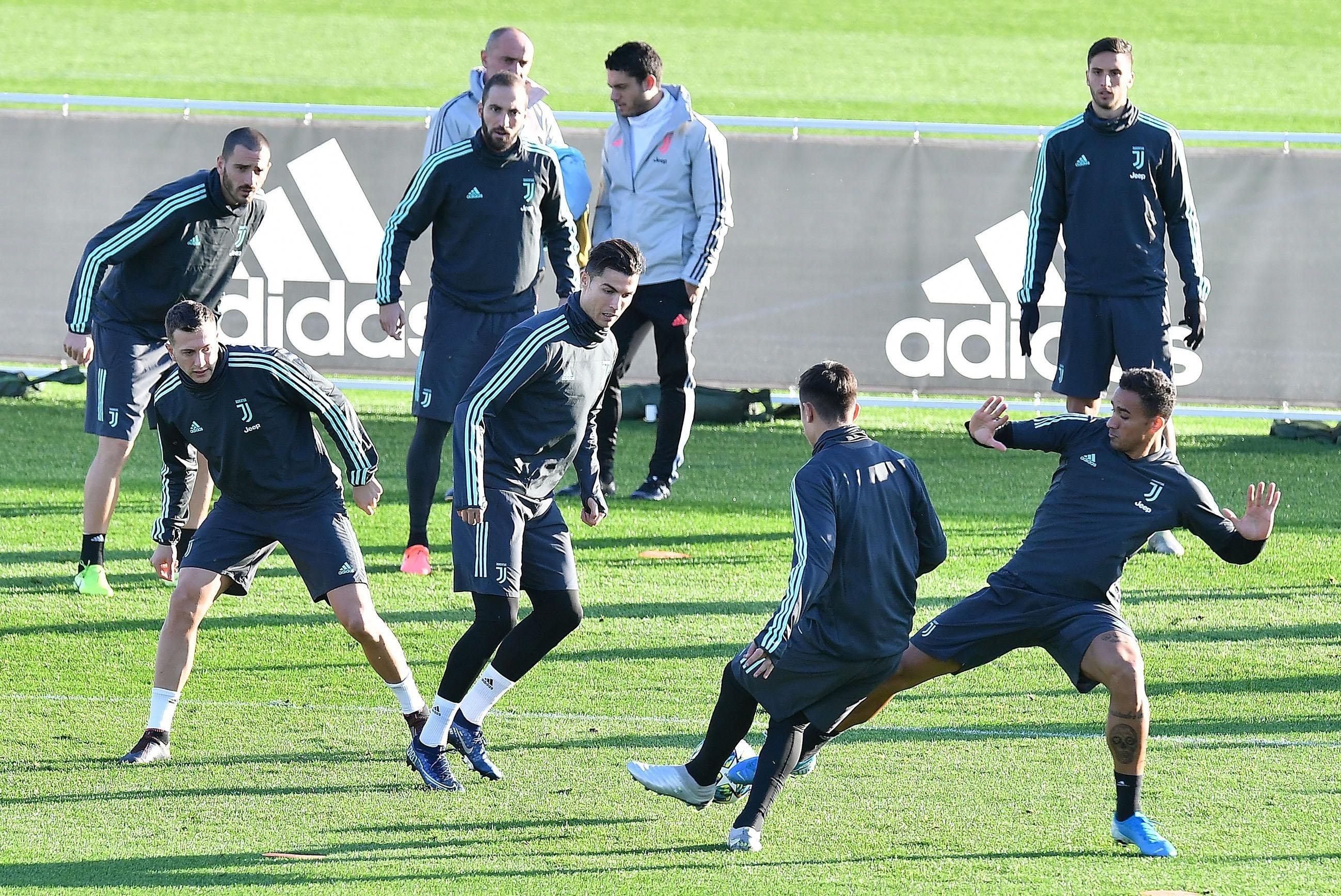 Los jugadores de la Juventus durante la práctica de este lunes. (Foto Prensa Libre: EFE)