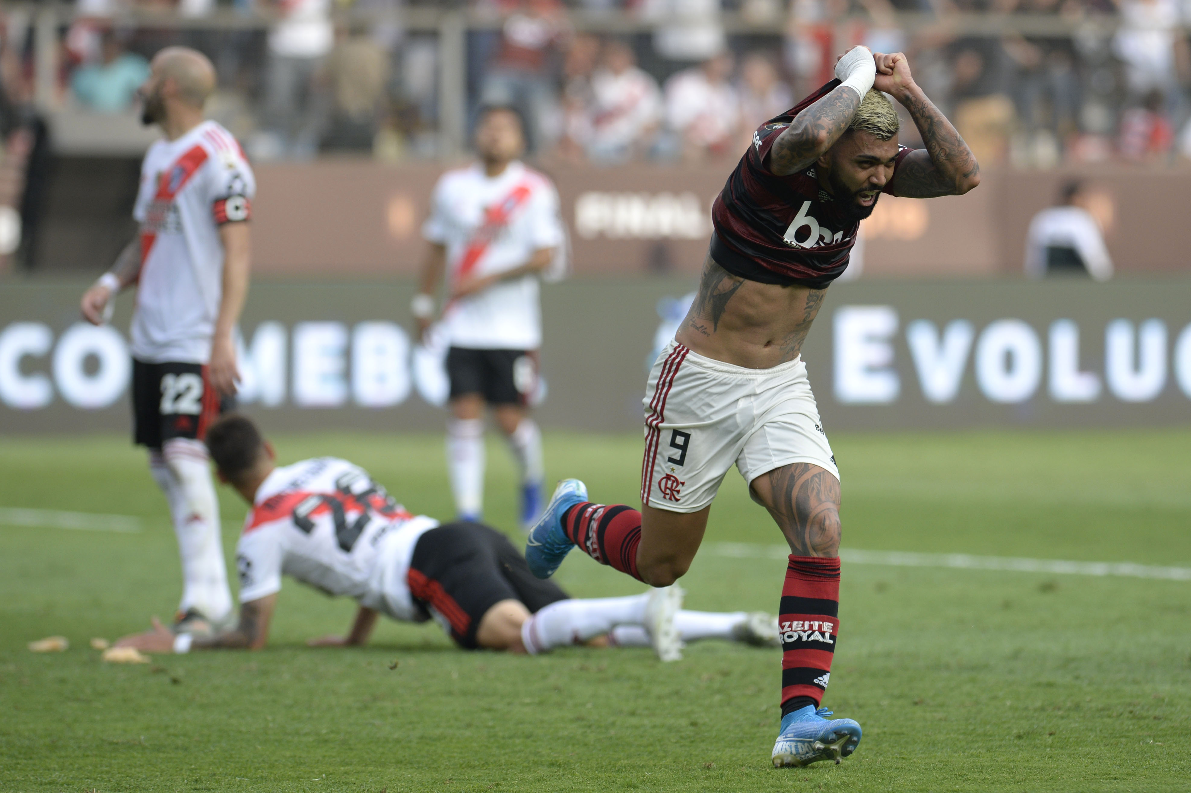 Gabriel Barbosa fue la figura del Flamengo en los últimos minutos contra River Plate. (Foto Prensa Libre: AFP)