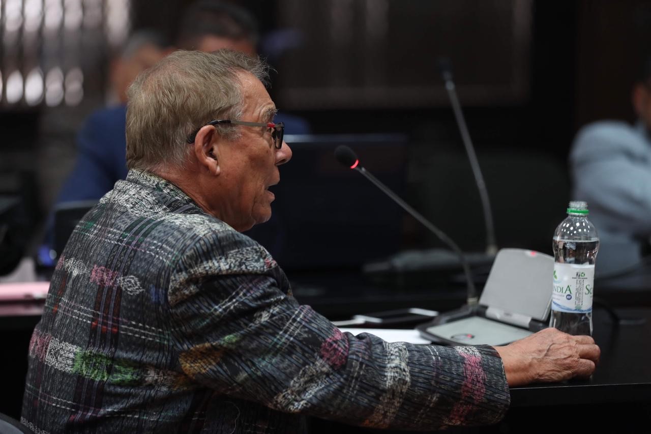 Manuel Benedicto Lucas García expuso su defensa durante tres horas en el Juzgado de Mayor Riesgo B y reiteró en varias ocasiones que "no hubo genocidio" y aclaró que solo atacaron a grupos de guerrilleros. (Foto Prensa Libre: Miriam Figueroa) 