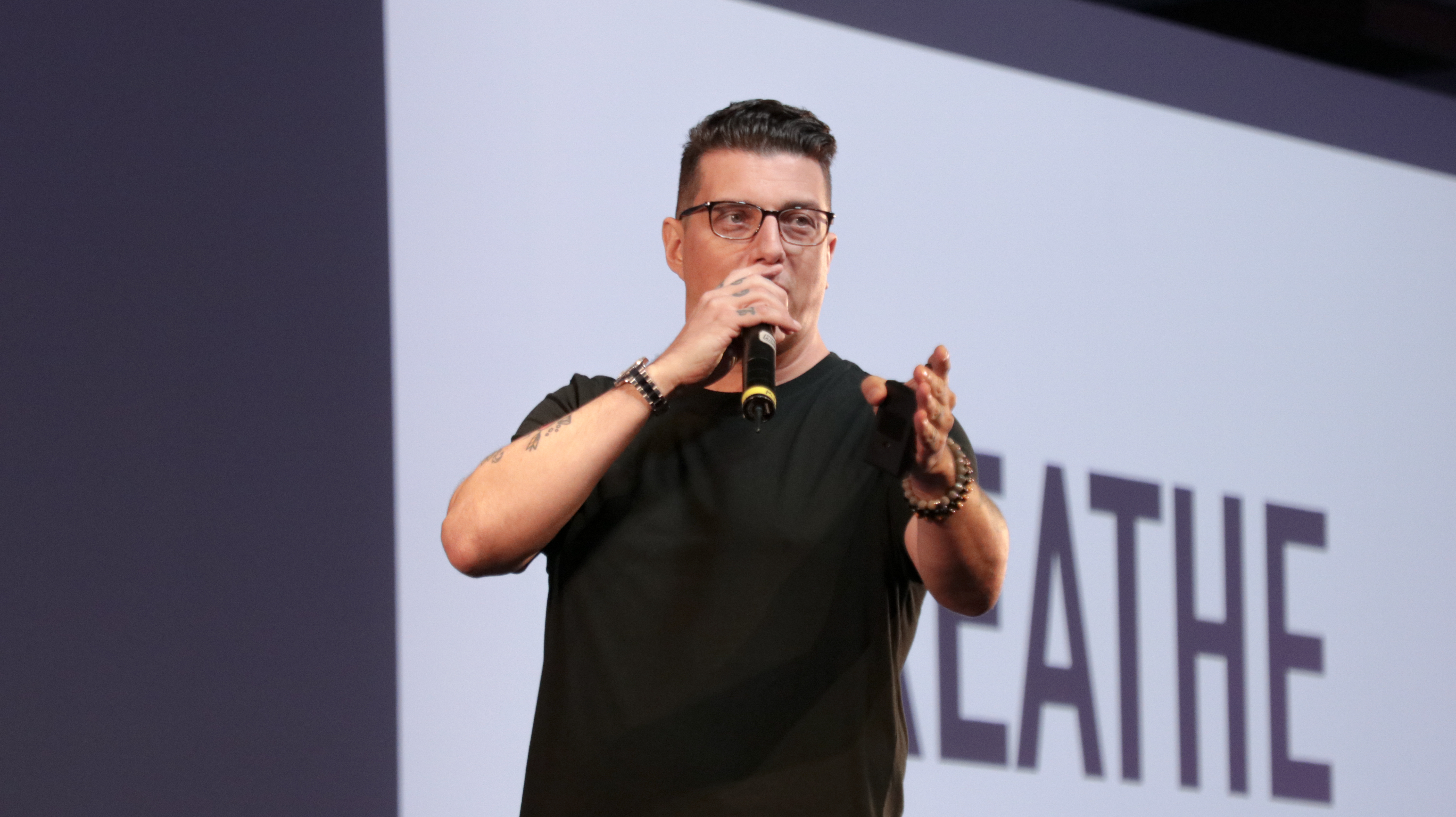 Para el emprendedor social Mark Brand el mayor regalo del mundo es el impacto que deja el modelo en las sociedades. (Foto Prensa Libre: cortesía Conecta INCmty)