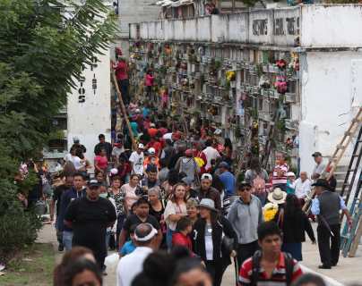 Fotogalería: miles de guatemaltecos visitan a sus familiares fallecidos en el Día de Todos los Santos