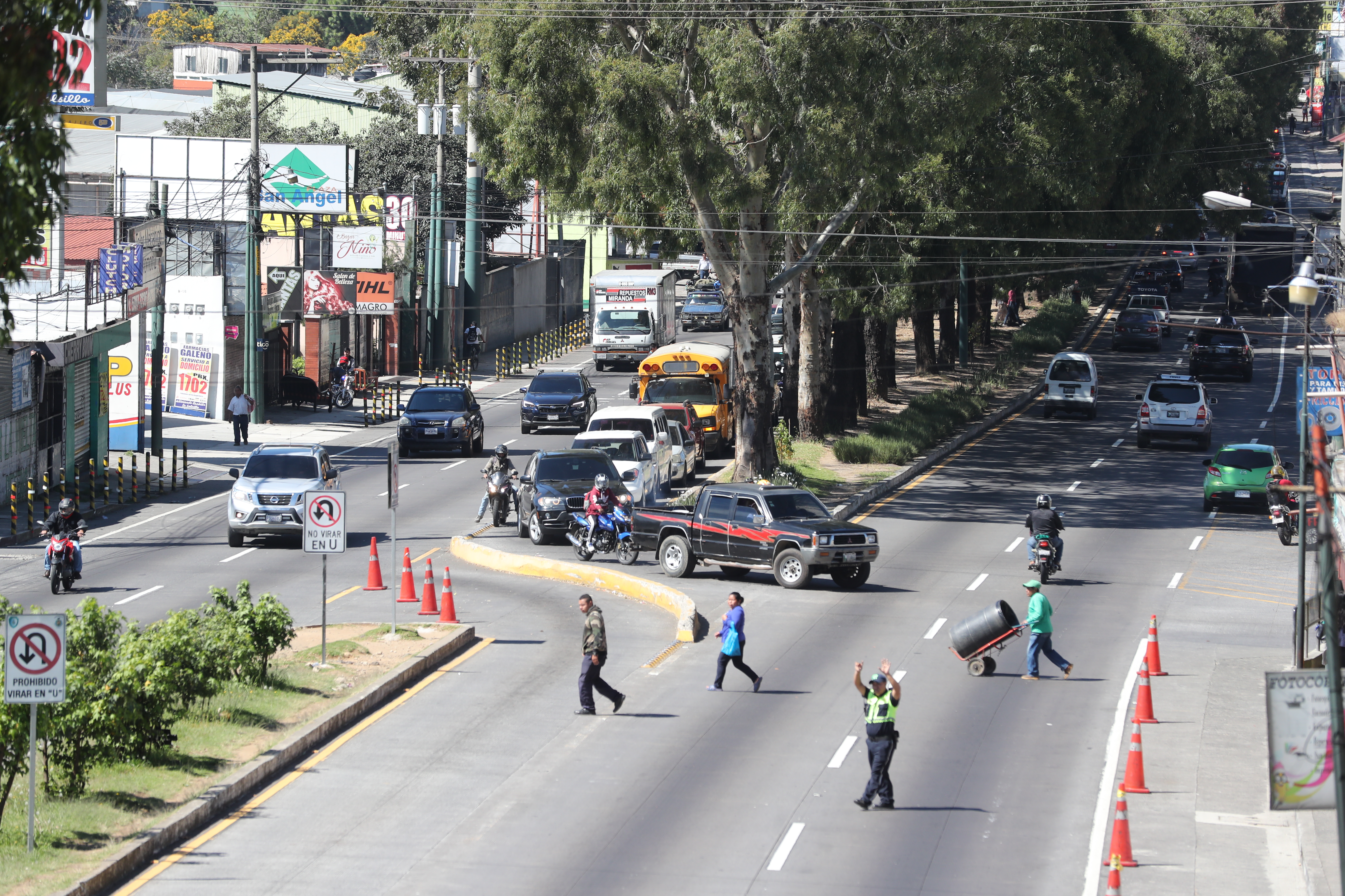 Múltiples problemas de tráfico se generan en el paso por San Lucas Sacatepéquez por lo cual el CIV piensa construir un viaducto. (Foto Prensa Libre: Hemeroteca PL)