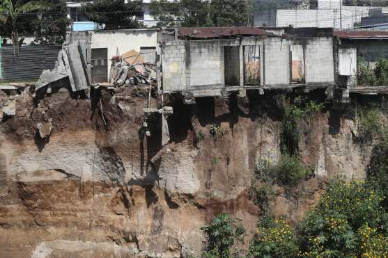 Dos viviendas han sido evacuadas ante la emergencia. Foto Prensa Libre: Óscar Rivas