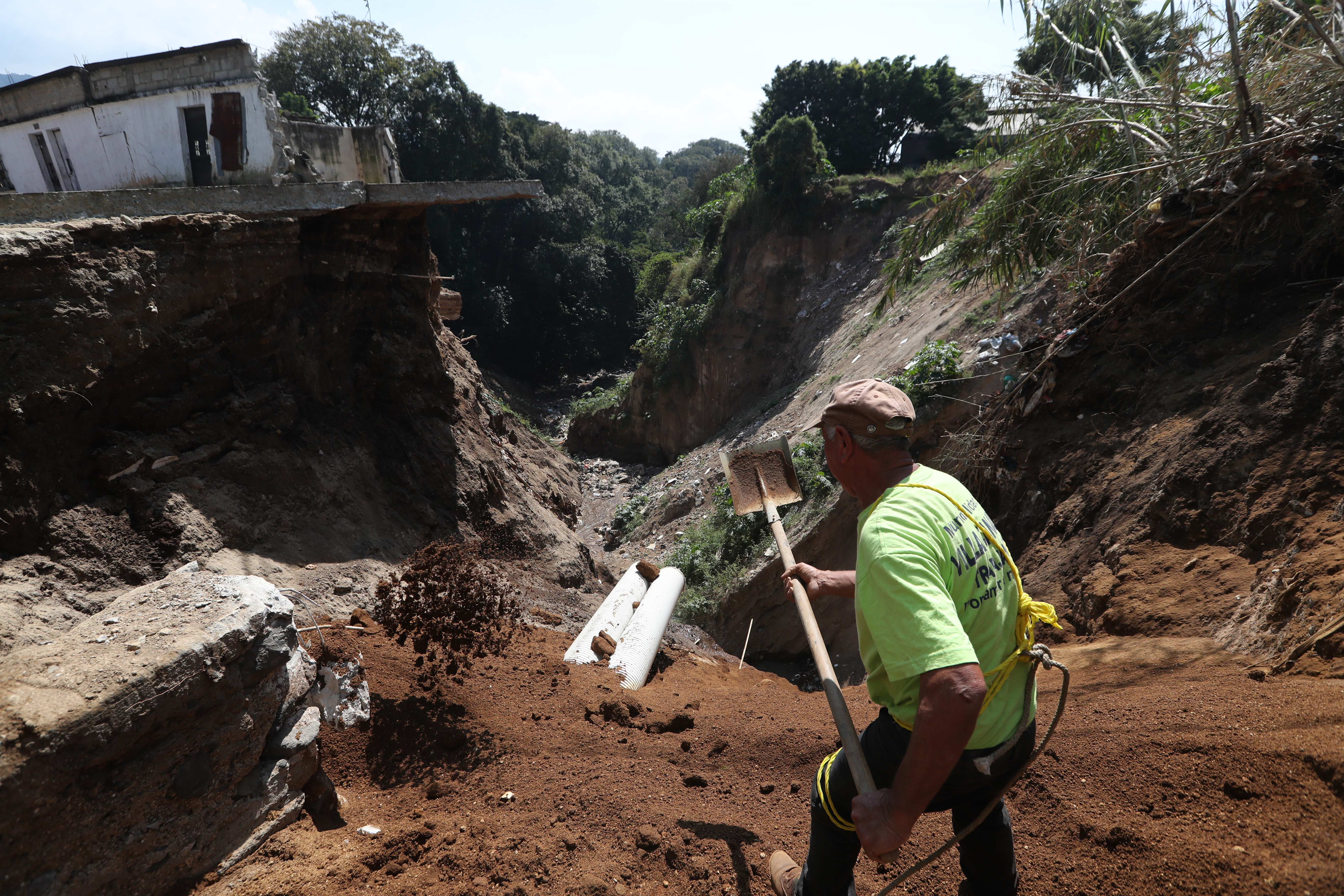 Un derrumbe ha puesto en alerta a los vecinos de la zona 3 de Boca del Monte. Foto Prensa Libre: Óscar Rivas