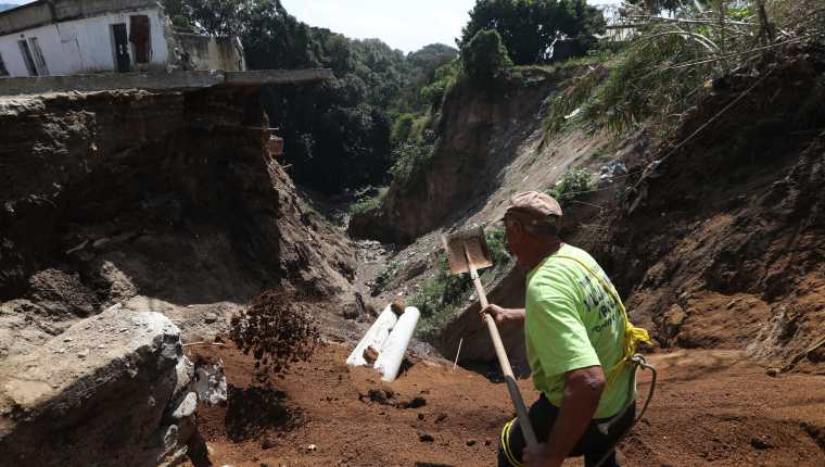Un derrumbe ha puesto en alerta a los vecinos de la zona 3 de Boca del Monte. Foto Prensa Libre: Óscar Rivas
