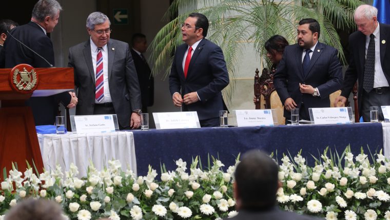 Jimmy Morales y Jafeth Cabrera podrían asumir como miembros del Parlacén el 14 de enero durante la tarde. (Foto Prensa Libre: Hemeroteca PL)

