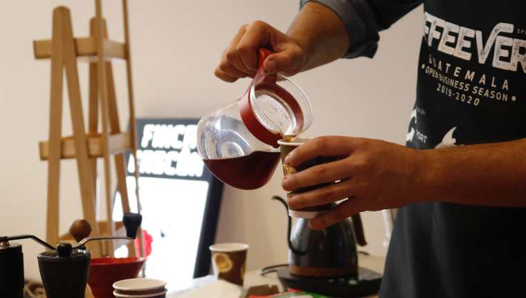 País también se debe ofrecer café cortado, esencia, extracto de café y algún tipo de mezcla para preparar bebida instantánea, según exportadores. (Foto, Prensa Libre: Hemeroteca PL). 