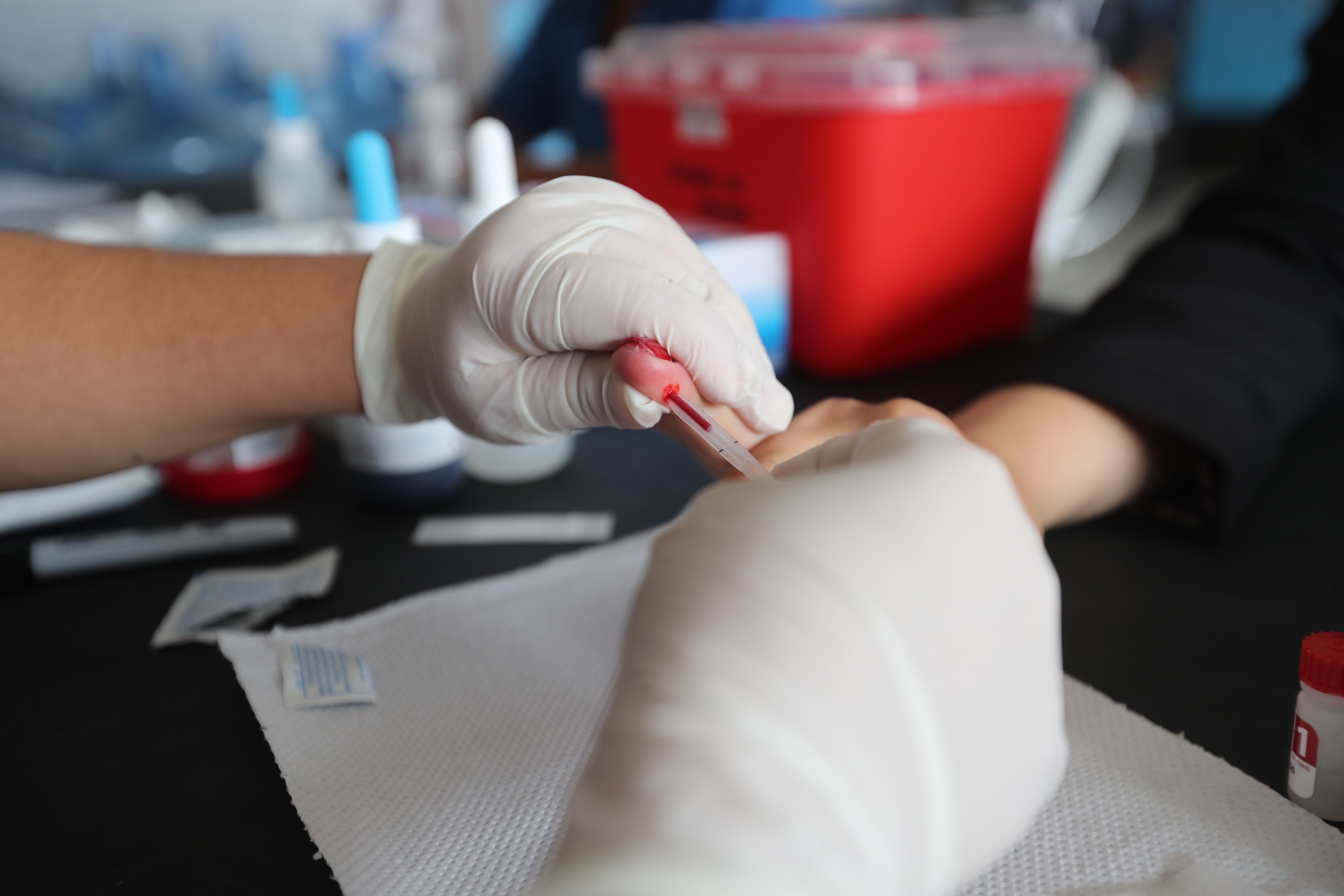 Por el Día Mundial del Sida se realizaron pruebas gratis del VIH en el hospital San Juan de Dios. (Foto Prensa Libre: Erick Avila)