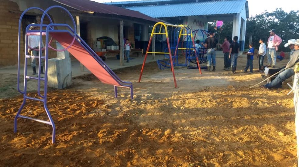 Juegos que fueron donados para la escuela de Terrero Barroso, Chiquimula. (Foto Prensa Libre: Cortesía). 