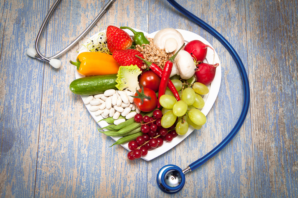 Cuidar la alimentación según su edad puede prevenir enfermedades en el futuro. (Foto Prensa Libre: Shutterstock)