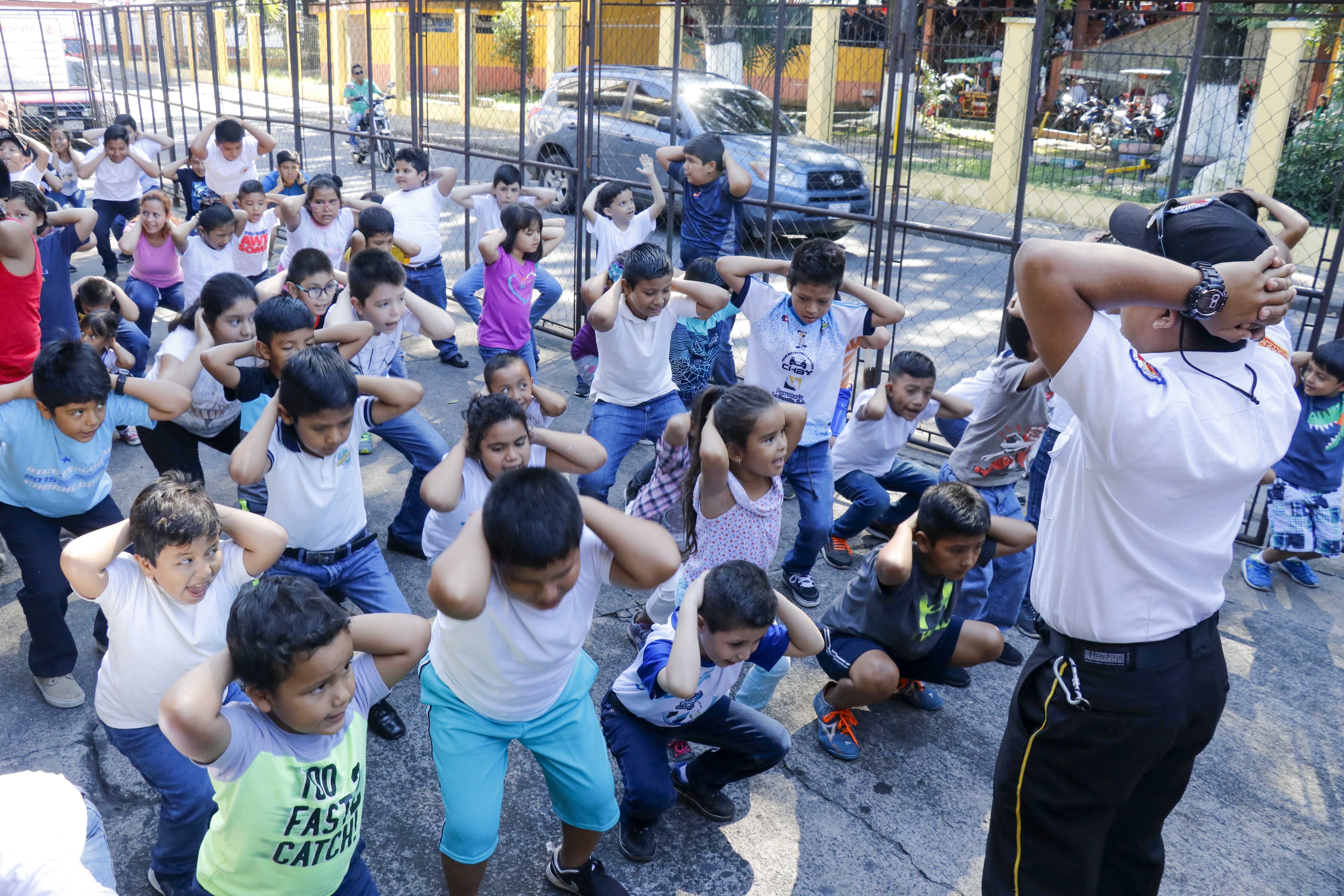 Al menos 70 niños y adolescentes conforman la Brigada Infantil de Bomberos Voluntarios de Retalhuleu. (Foto Prensa Libre: Rolando Miranda)