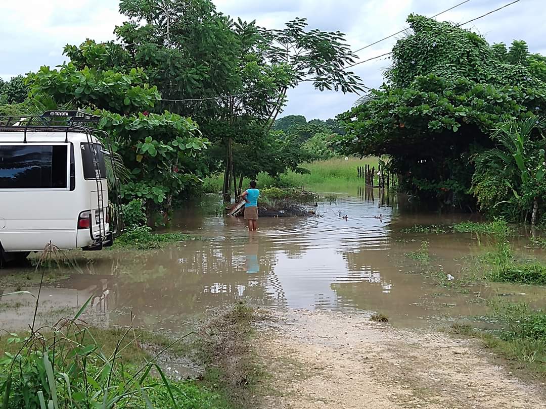 Lluvias de las últimas horas inundaron sectores de Sayaxché, Petén. (Foto Prensa Libre: Dony Stewart)