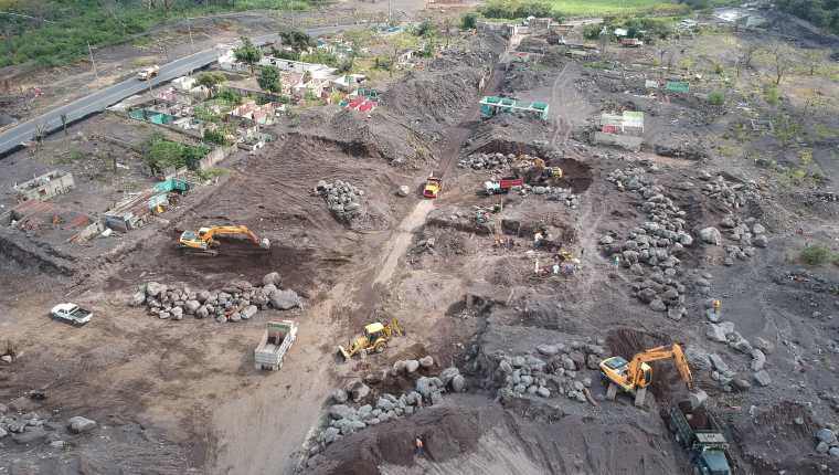 Así luce San Miguel Los Lotes, ahora conocido como Zona Cero, donde este martes fueron localizados restos de personas que no sobrevivieron a la erupción del 3 de junio del 2018. (Foto Prensa Libre: Carlos Paredes)