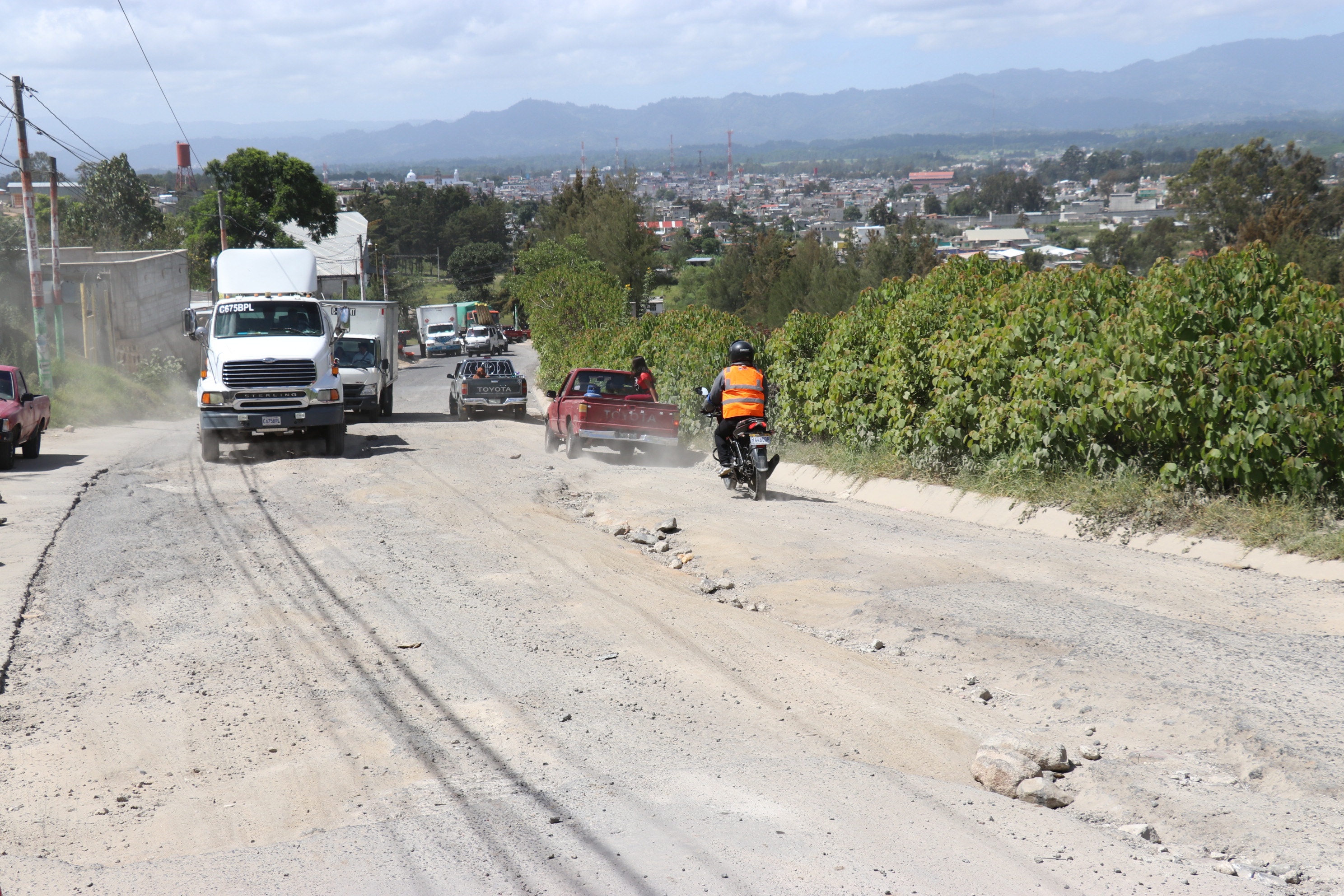  Carretera a San Pedro Jocopilas, Quiché está en malas condiciones desde hace seis años.(Foto Prensa Libre: Héctor Cordero)
