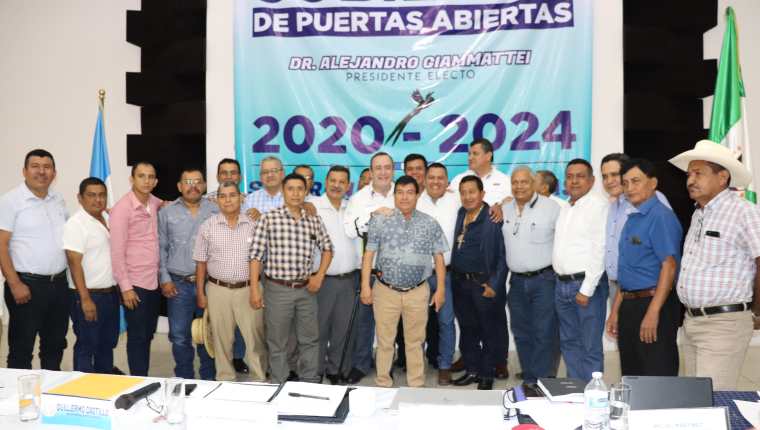 El próximo jefe del Ejecutivo, Alejandro Giammattei, visitó Suchitepéquez. (Foto Prensa Libre: Marvin Tunchez) 