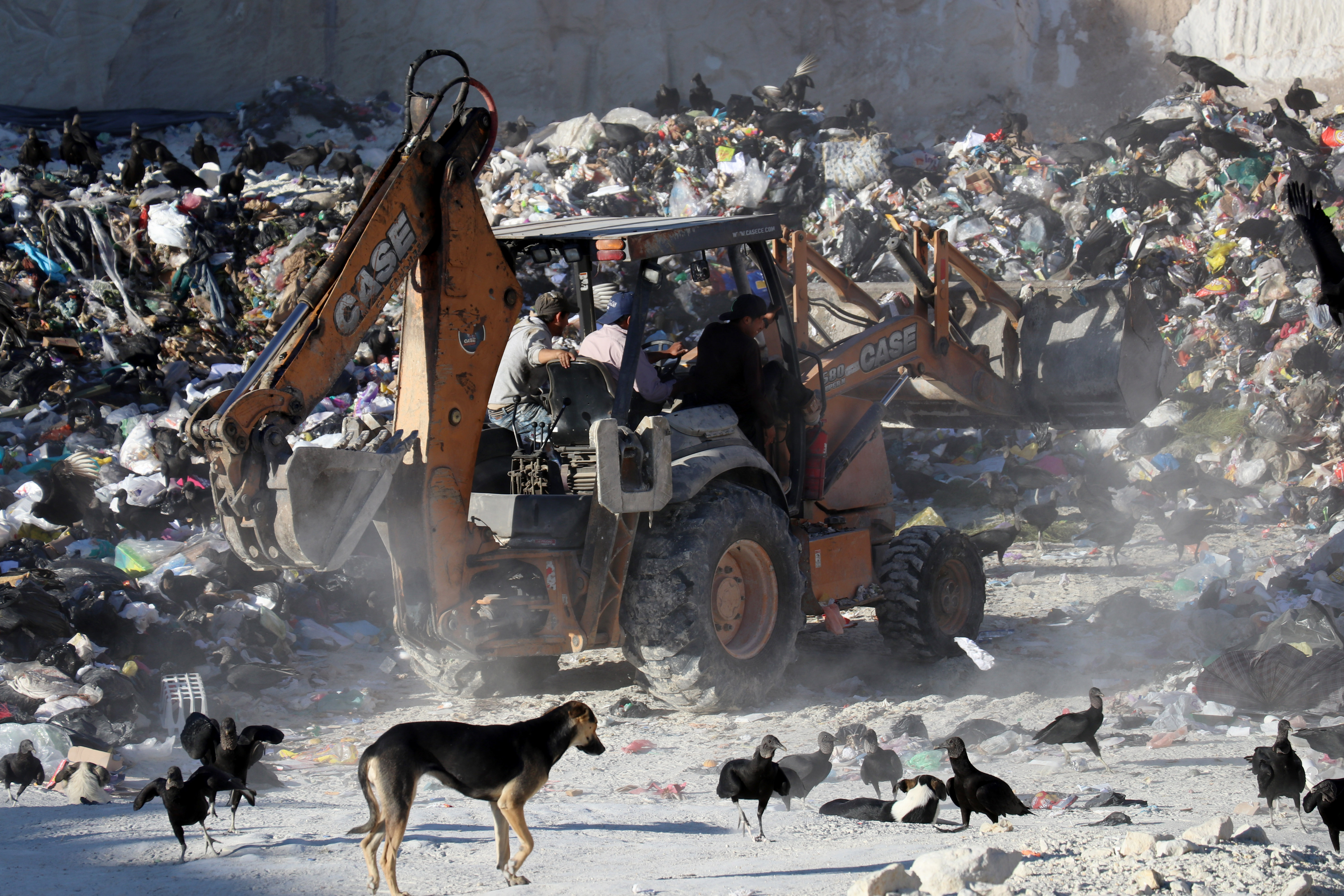 La Municipalidad de Huehuetenango no cuenta con un plan de manejo de desechos sólidos, la empresa que recolecta la basura la deposita en un vertedero. (Foto Prensa Libre: Mike Castillo