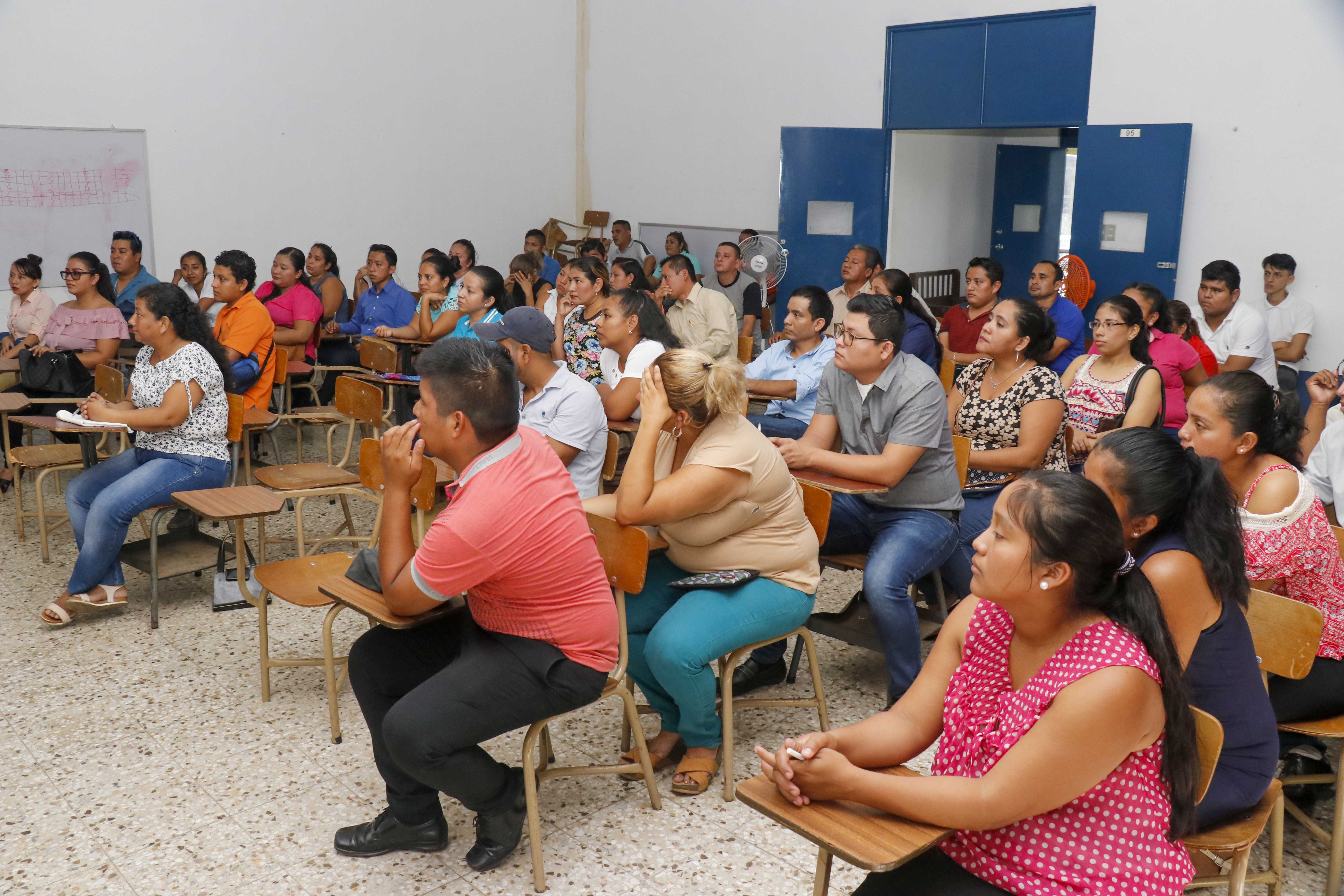 El Ministerio de Salud dará trabajo a 26 personas en diferentes áreas en el Hospital Nacional de Retalhuleu. (Foto Prensa Libre: Rolando Miranda) 