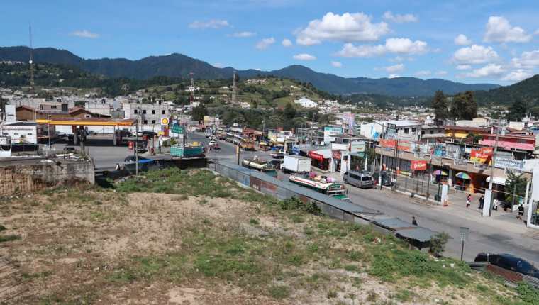El Ministerio de Comunicaciones construirá  un distribuir vial en Cuatro Caminos, Totonicapán. (Foto Prensa Libre: Mynor Toc) 