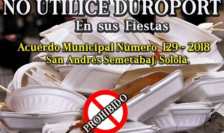 El diciembre se cumple un año que la Municipalidad de San Andrés Semetabaj, Sololá, prohibió el uso de duroport y bolsas de plástico. (Foto Prensa Libre: Cortesía) 