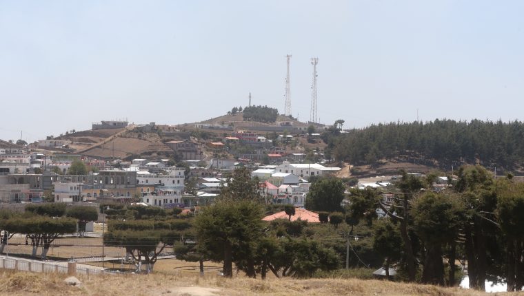 Vecinos de Santa Catarina Ixtahuacán y Nahualá se enfrentan de nuevo por un litigio de tierras. (Foto Prensa Libre: Mynor Toc) 