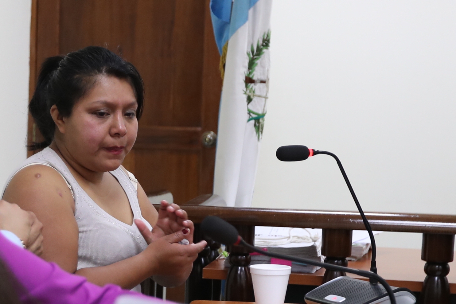 Greysi Yohana Mejía Chilel, de 28 años, es señalada de matar a su esposo. (Foto Prensa Libre: María Longo) 