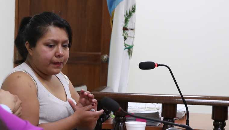 Greysi Yohana Mejía Chilel, de 28 años, es señalada de matar a su esposo. (Foto Prensa Libre: María Longo) 