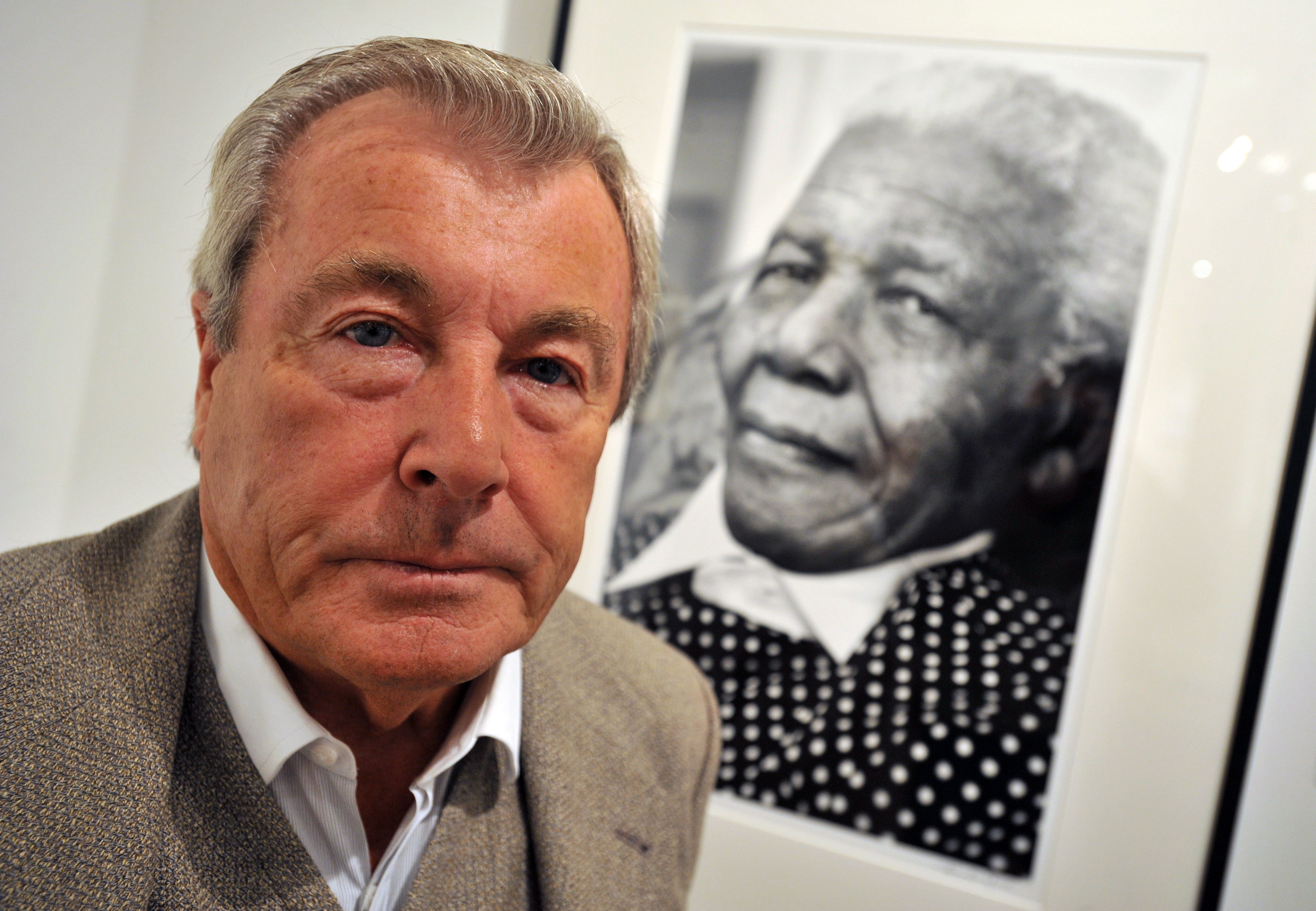 El británico Terry O'Neill fotografió a celebridades y personalidades políticas, como Nelson Mandela. (Foto Prensa Libre: EFE)