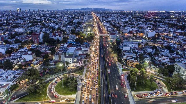 Tráfico vehicular en calzada de Tlalpan y Churubusco. Foto: Fernando Luna Arce / Forbes México