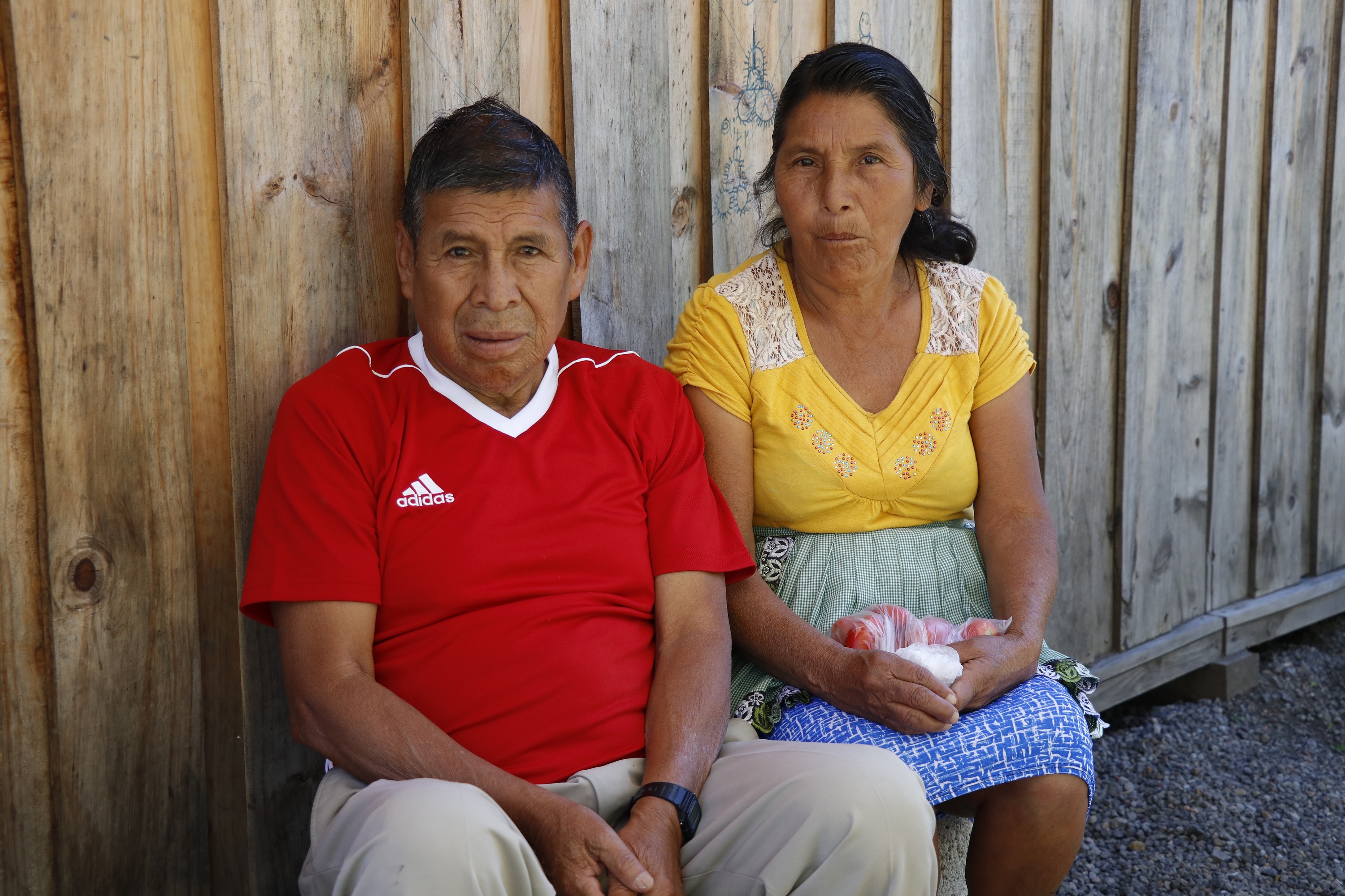 Los esposos Arturo López y Feliciana Miche no tienen dinero para pagar el alquiler de una casa. (Foto Prensa Libre: Julio Sicán)