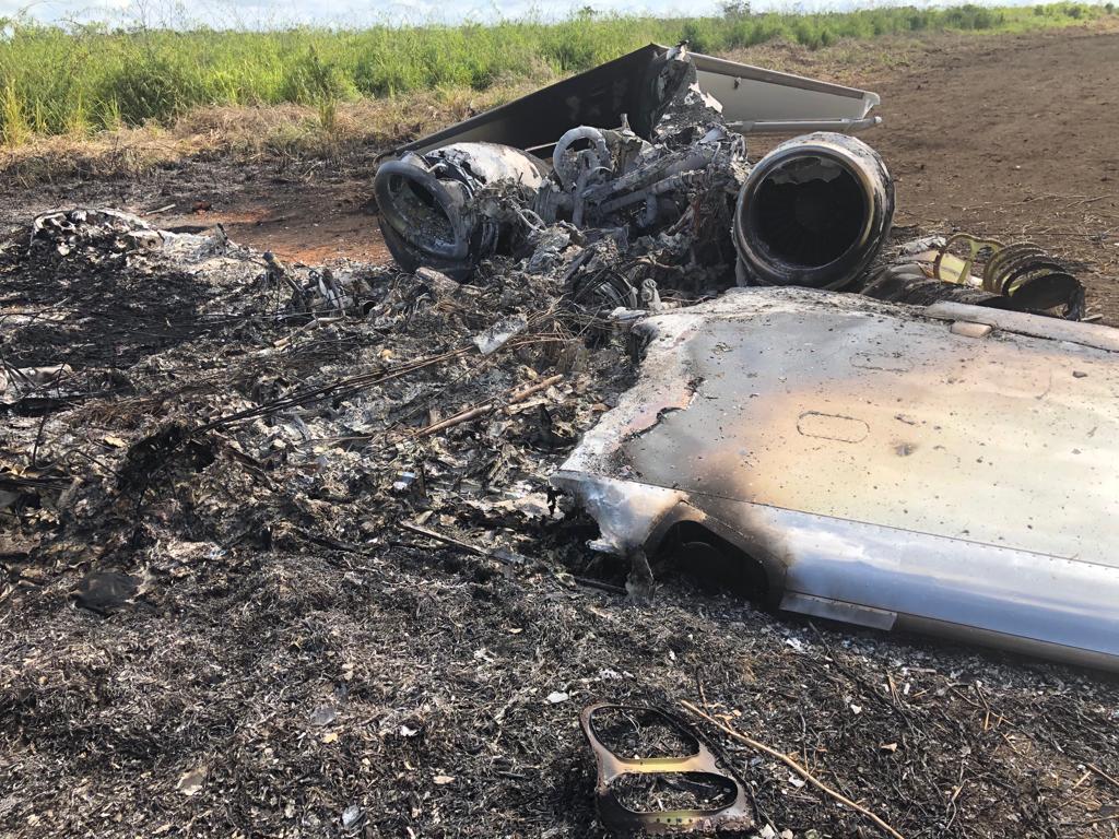 Estos son los restos de la avioneta que violó espacio aéreo guatemalteco y fue localizada en Petén. (Foto Prensa Libre: Ejército de Guatemala)