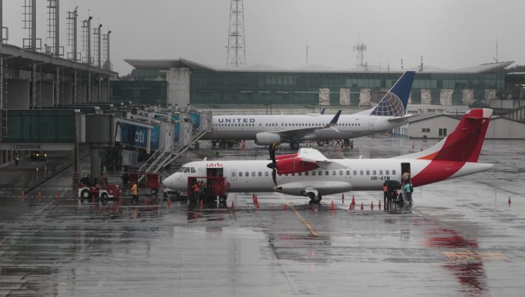 Guatemala tiene la oportunidad de firmar 22 convenios de transporte aéreo, pero esto se van a firmar hasta que no se elimine la doble tributación. (Foto: Prensa Libre: Hemeroteca)